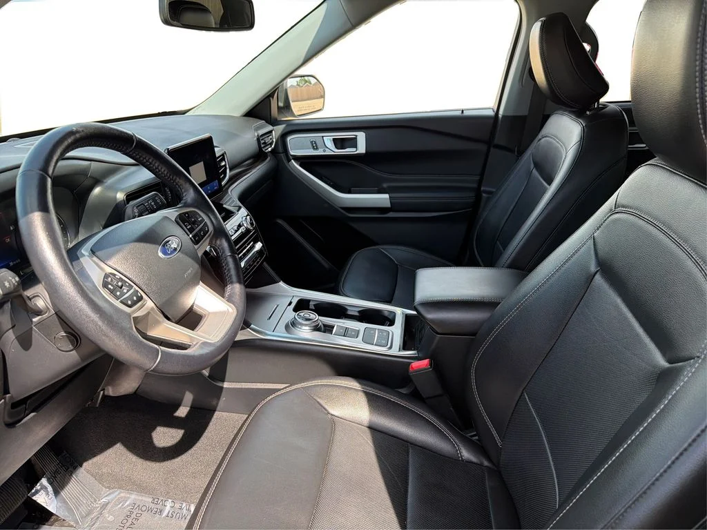 Used 2022 White Ford Limited image 10
