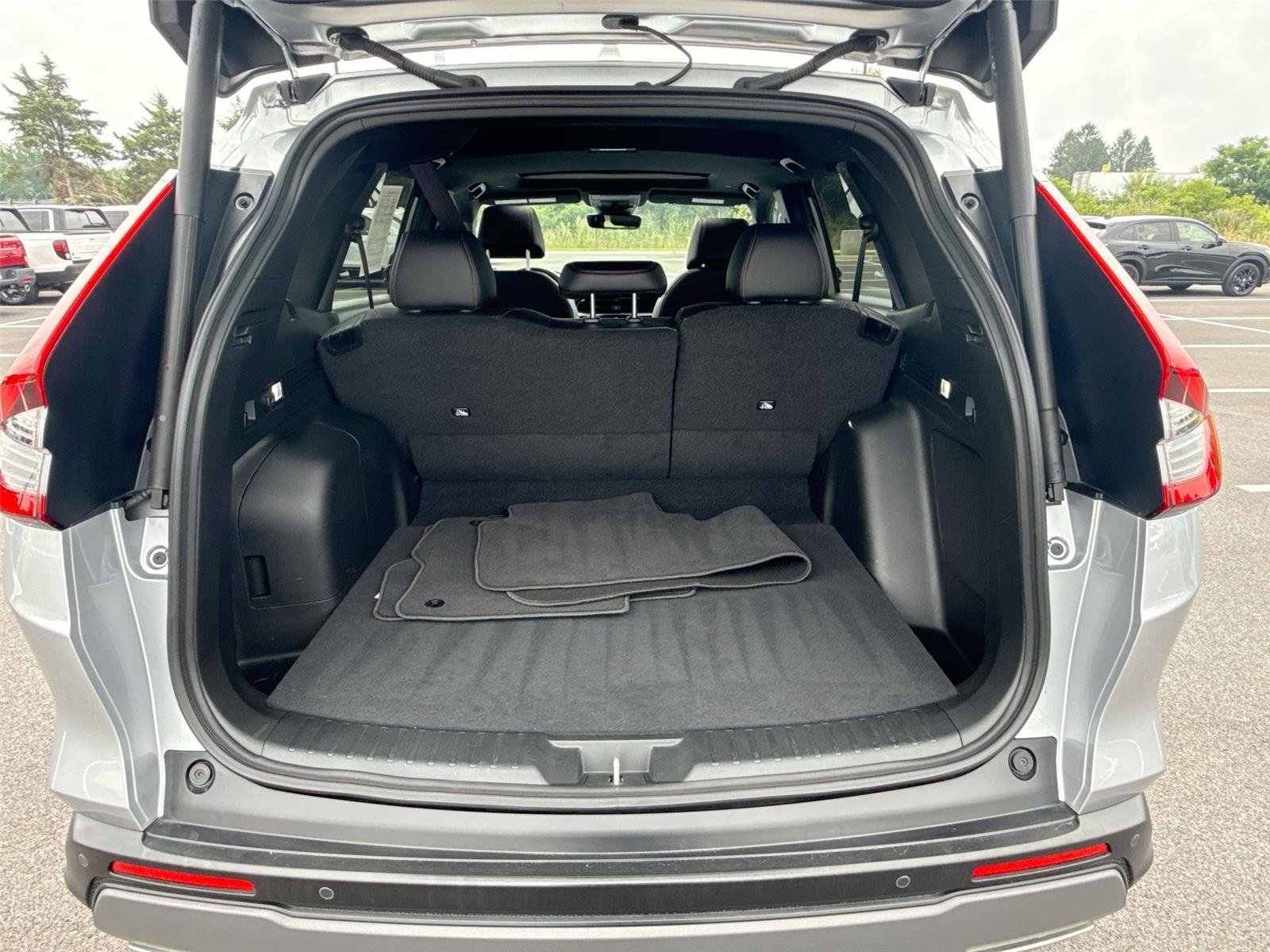 Used 2025 Solar Silver Metallic Honda Sport Touring image 18