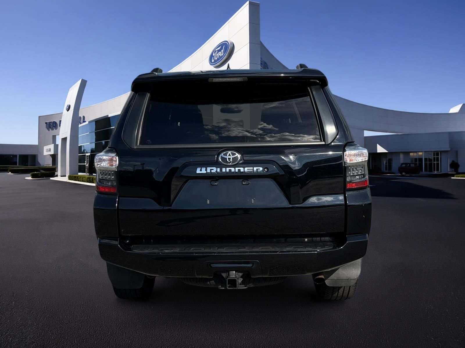 Used 2020 Midnight Black Metallic Toyota SR5 image 7