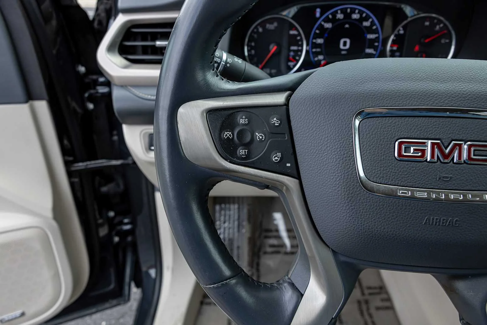 2022 GMC Acadia Denali - Photo 17