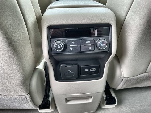 Used 2022 WHITE FROST TRICOAT GMC Denali image 24