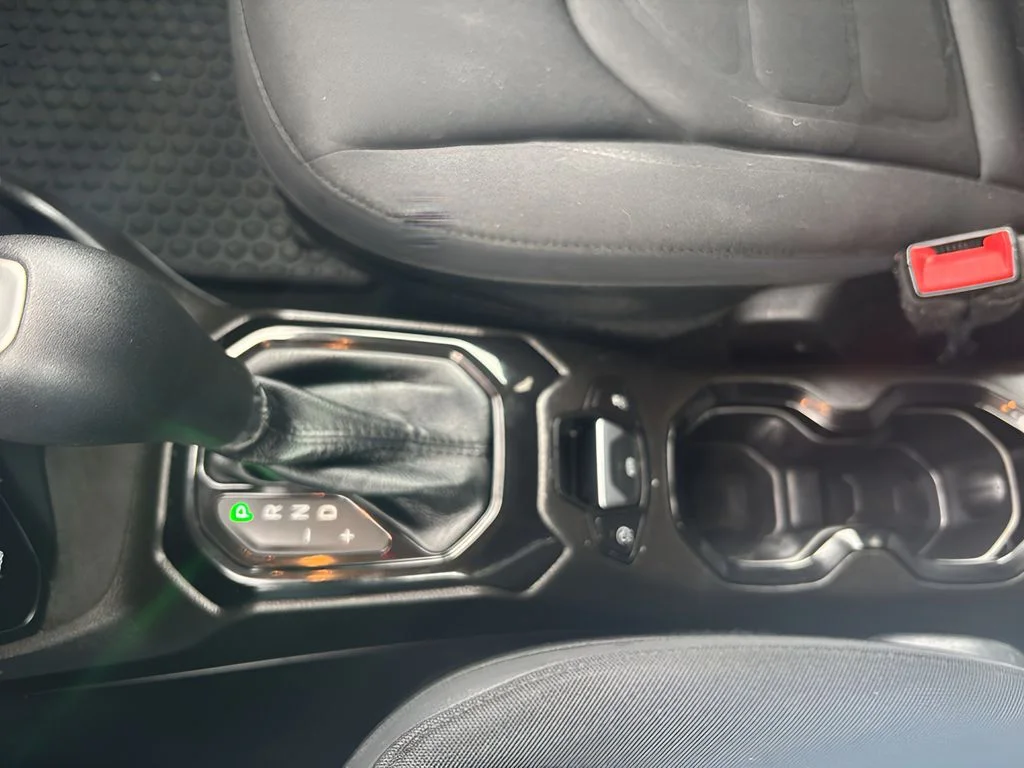Used 2017 Alpine White Jeep Altitude image 21