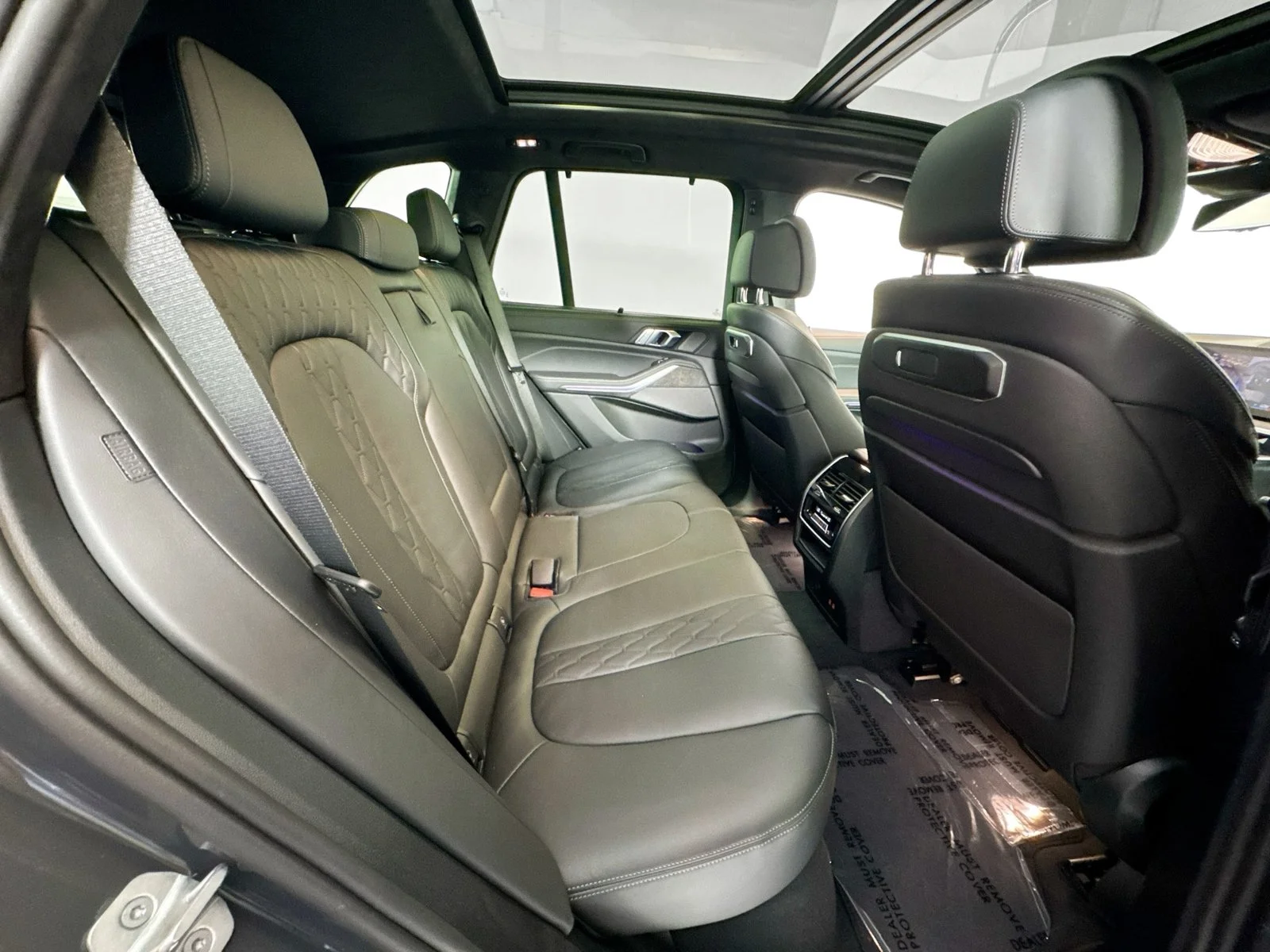Used 2026 Dravit Grey Metallic BMW M60i image 27