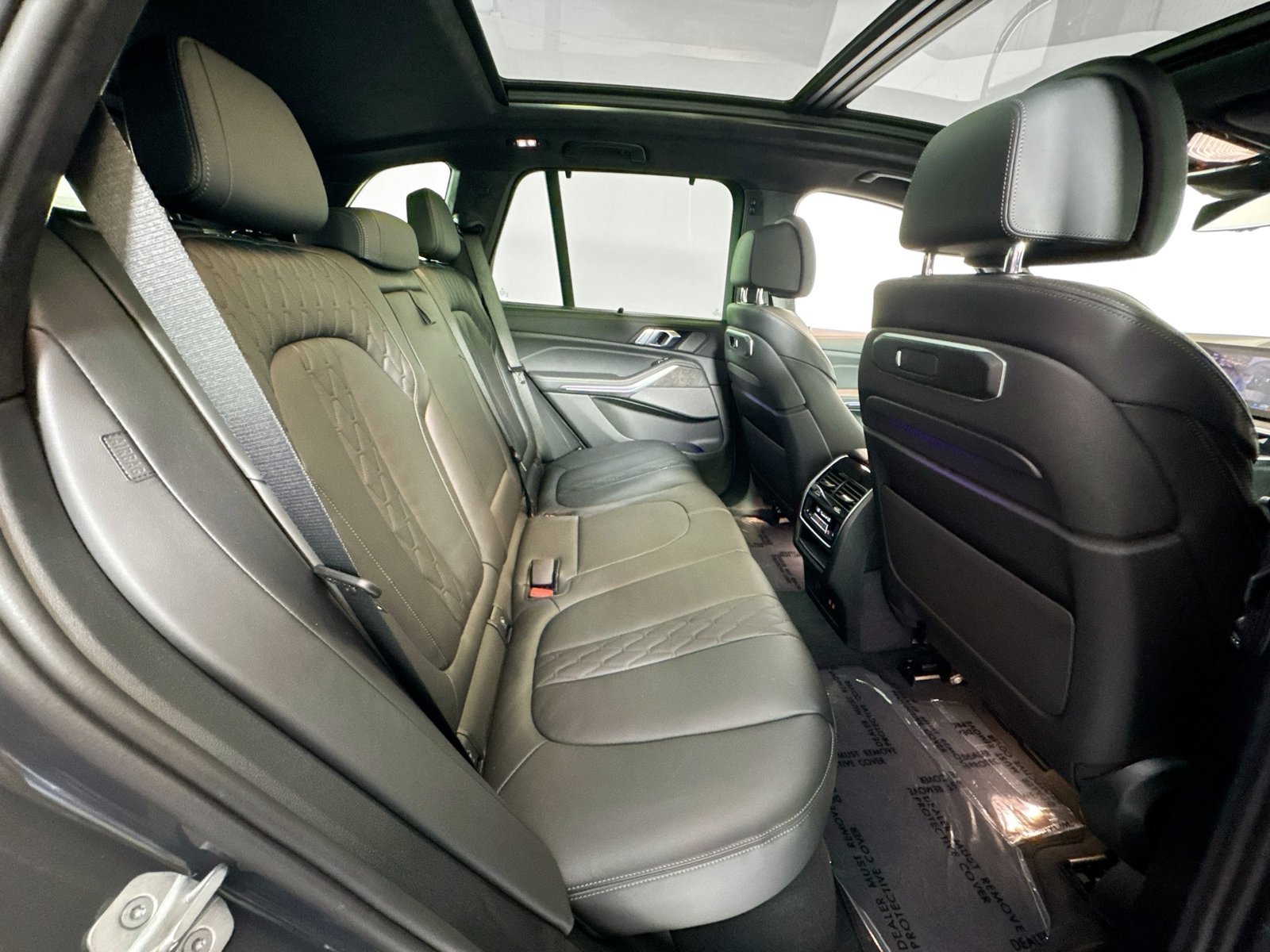 Used 2026 Dravit Grey Metallic BMW M60i image 27