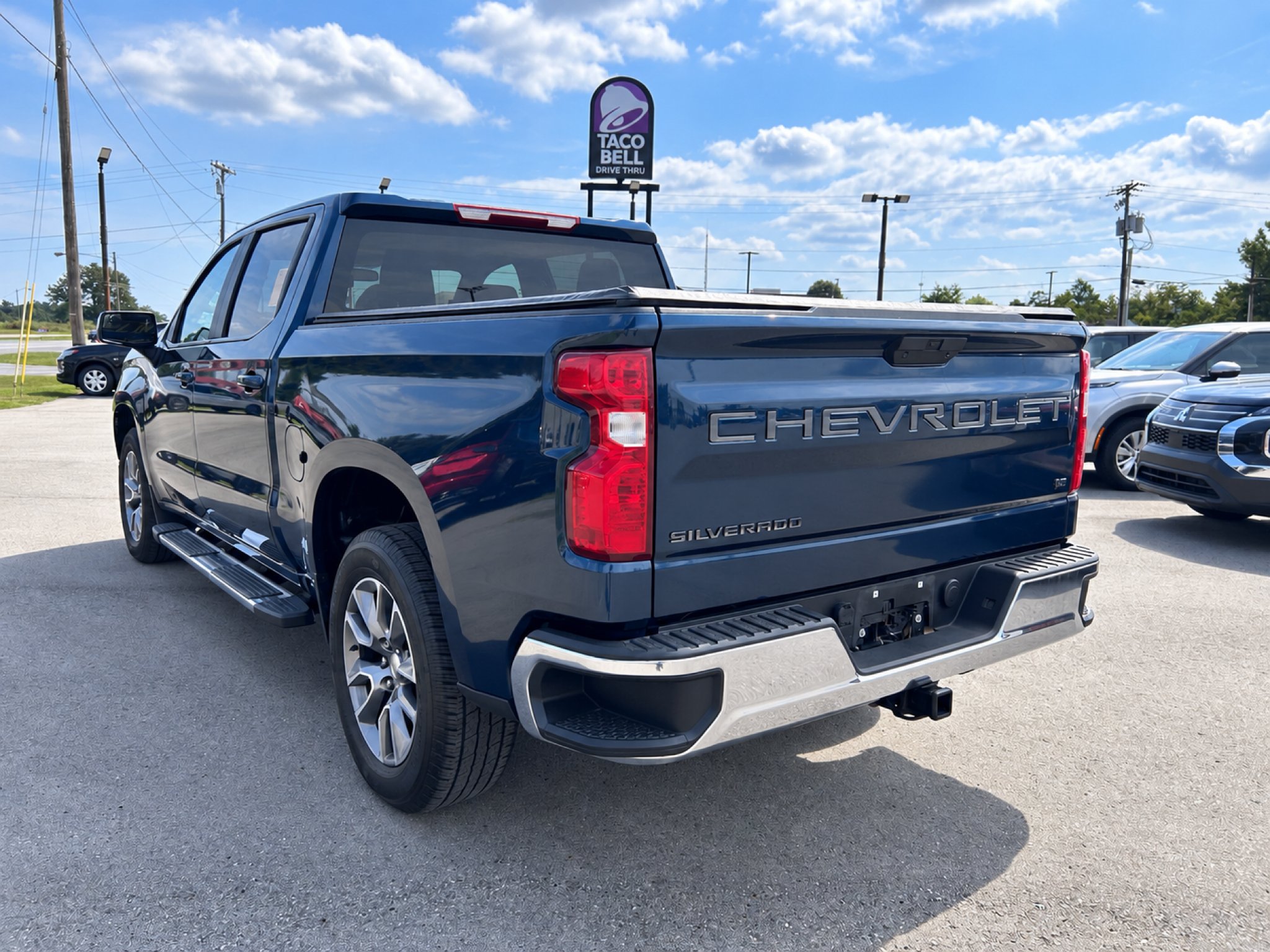 Used 2022 Northsky Blue Metallic Chevrolet LT image 4
