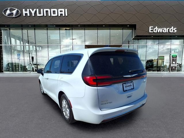 Used 2024 White Chrysler Touring L image 5