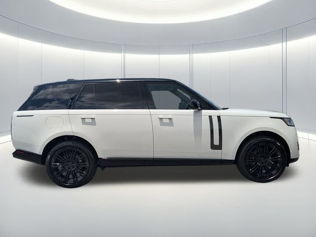New 2026 Fuji White Land Rover SE image 4