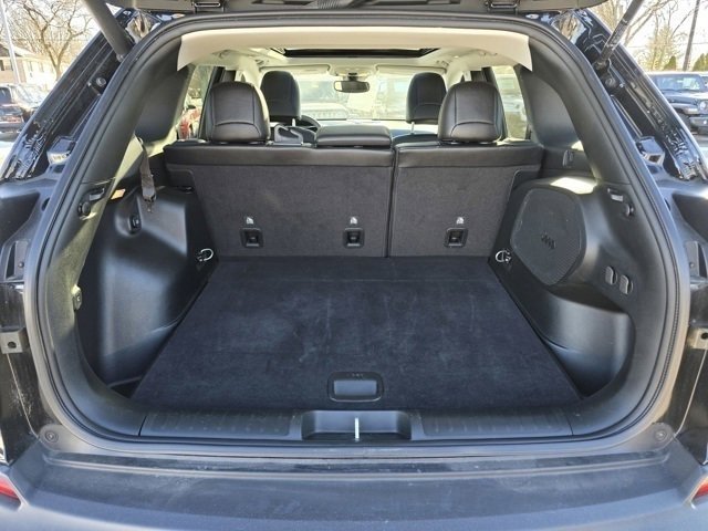 Used 2022 Diamond Black Crystal Pearlcoat Jeep Limited image 27