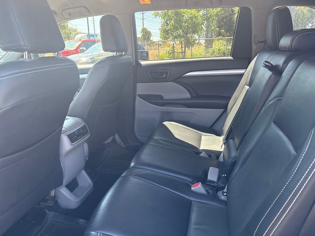 Used 2018 Blizzard Pearl Toyota LE image 13