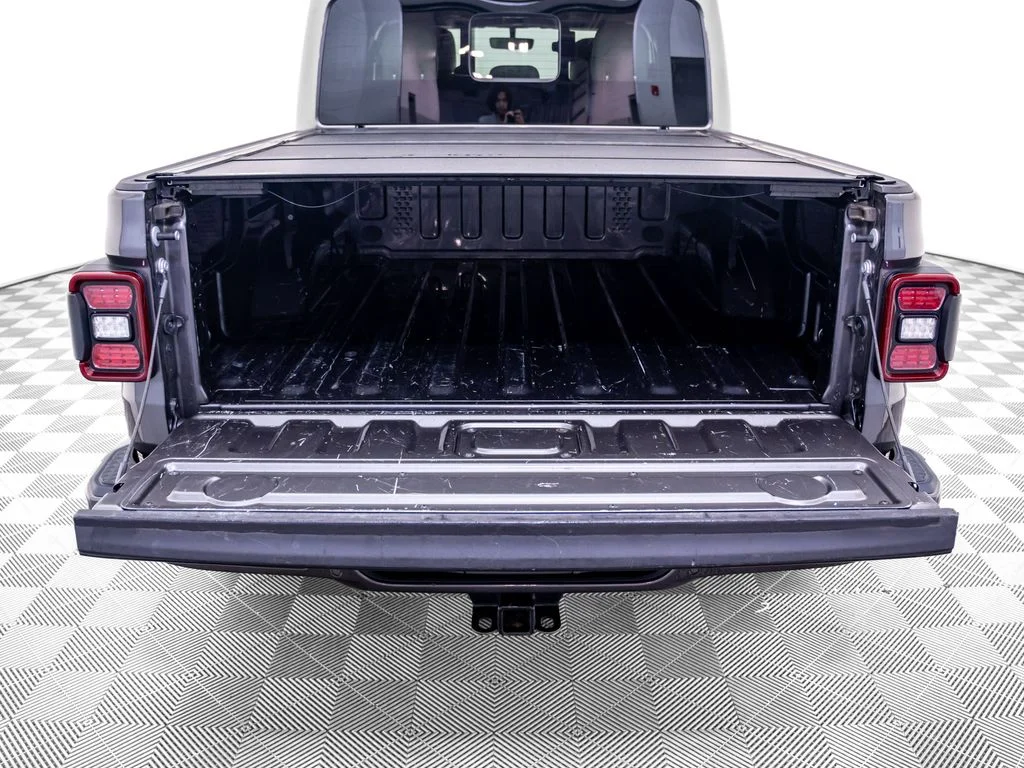 Used 2021 Gray Jeep High Altitude image 33