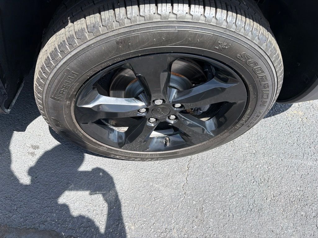 Used 2025 Gray Jeep Limited image 11