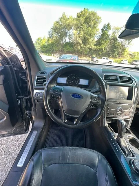 Used 2016 Black Ford Limited image 12