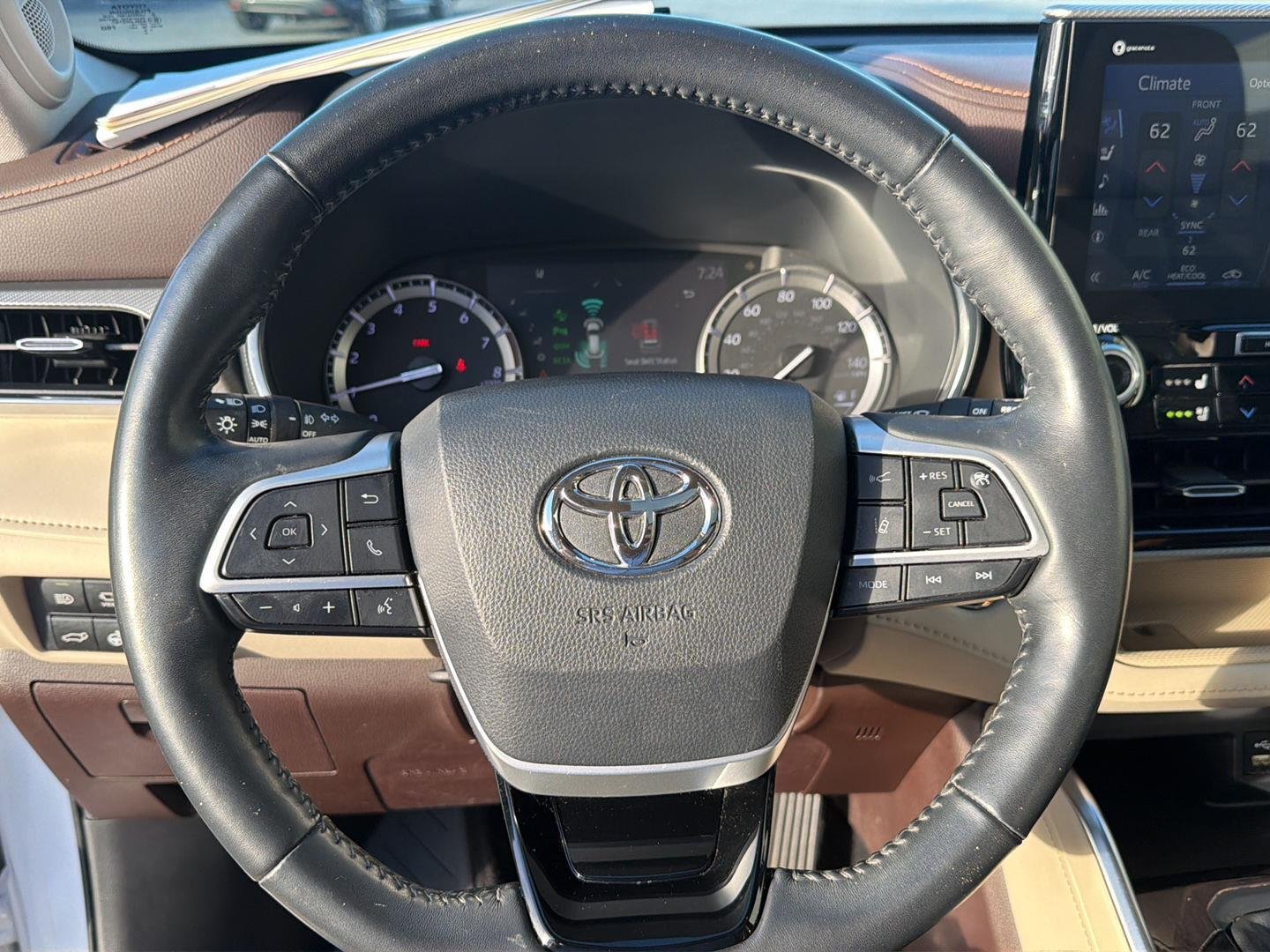 Used 2022 Wind Chill Pearl Toyota Platinum image 21