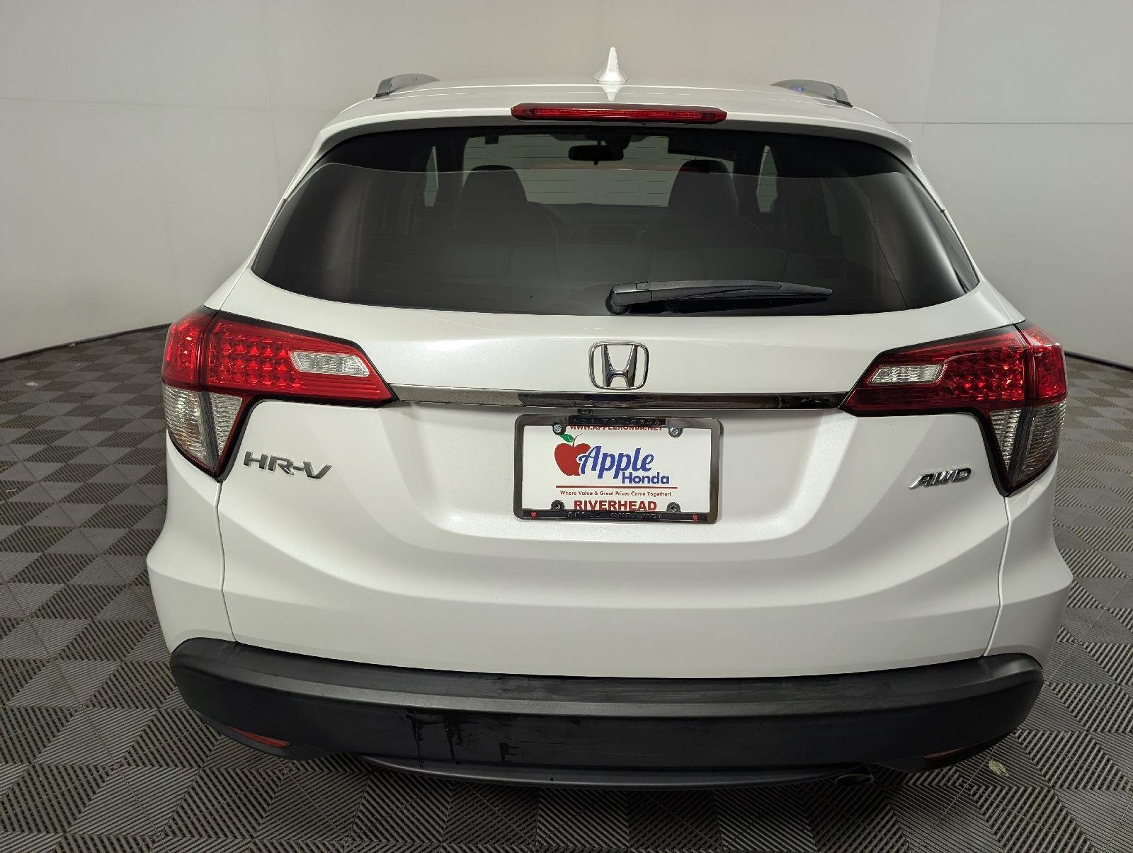 Used 2022 Platinum White Pearl Honda EX image 5