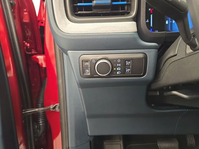 New 2026 Ruby Red Metallic Tinted Clearcoat Ford XLT image 37