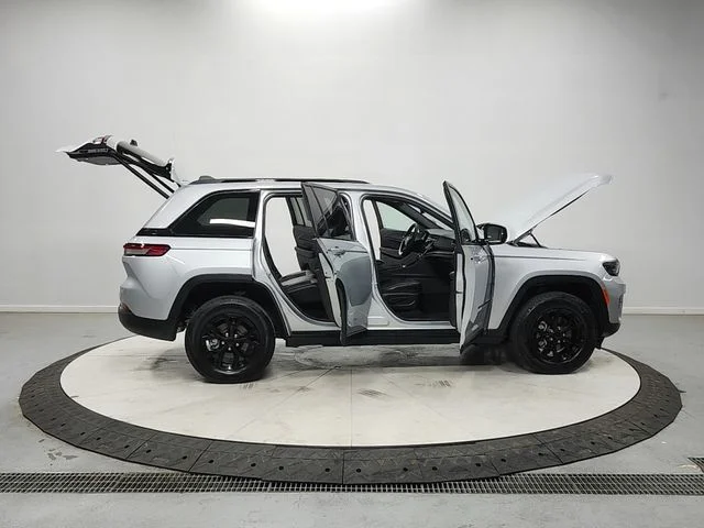 Used 2025 Silver Jeep Altitude image 16