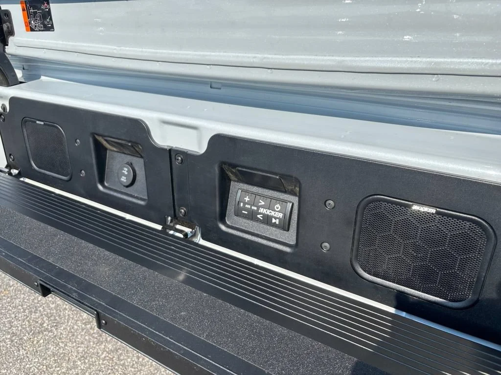 Used 2026 Glacier White Tricoat GMC Denali Ultimate image 29