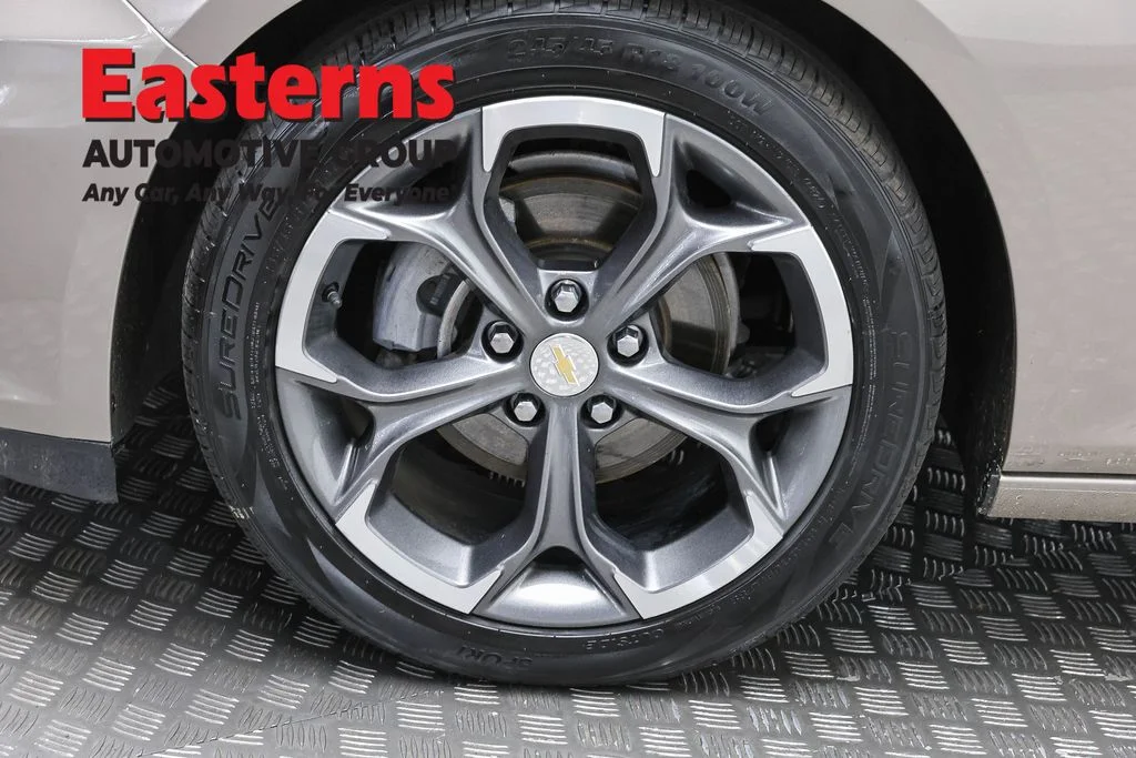 Used 2024 Gray Chevrolet LT image 32