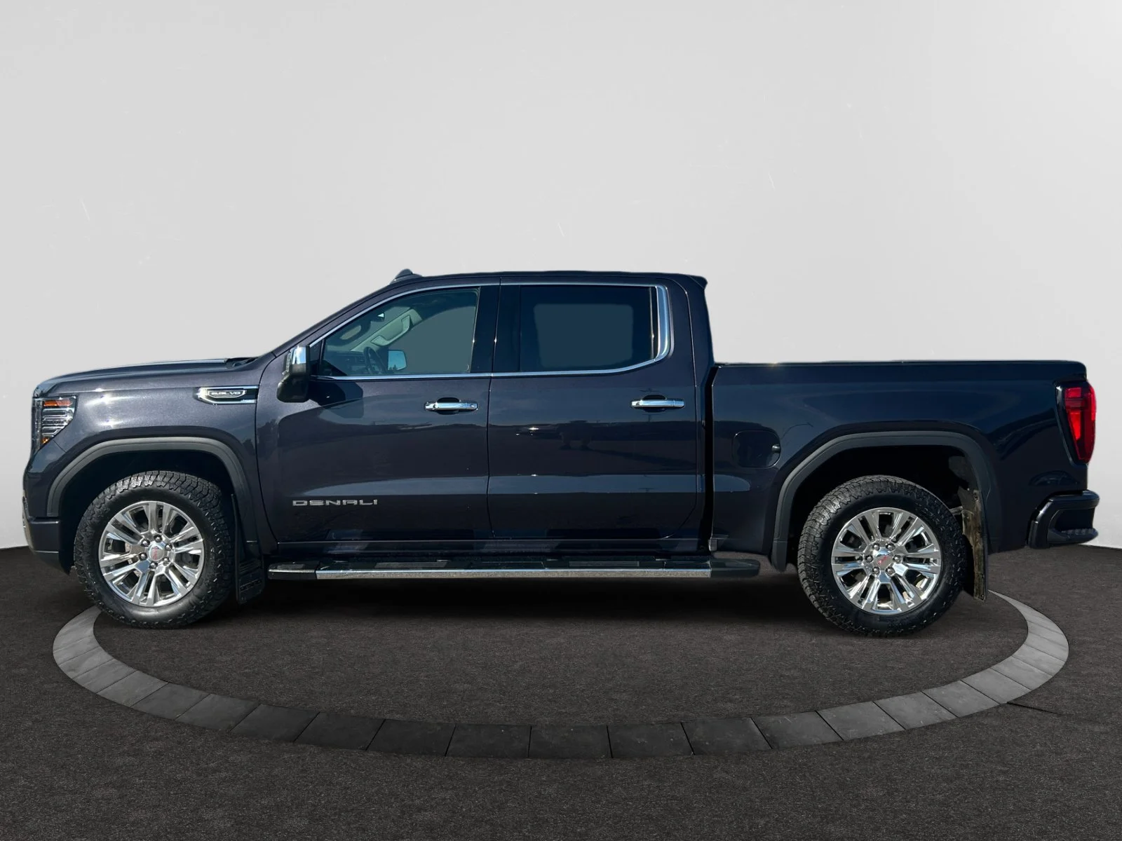 Used 2023 TITANTIUM RUSH GMC Denali Crew Cab image 2