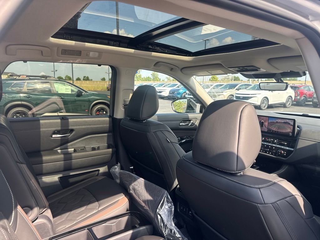 New 2026 Gray Nissan Platinum image 19