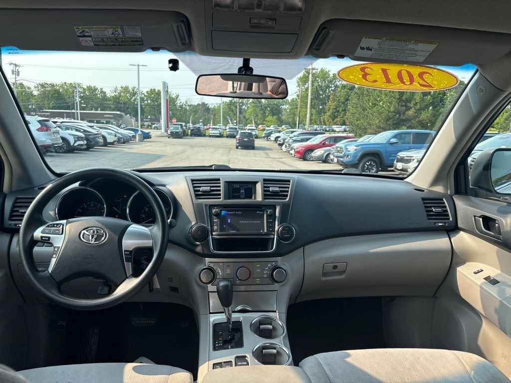 Used 2013 White Toyota Base image 14