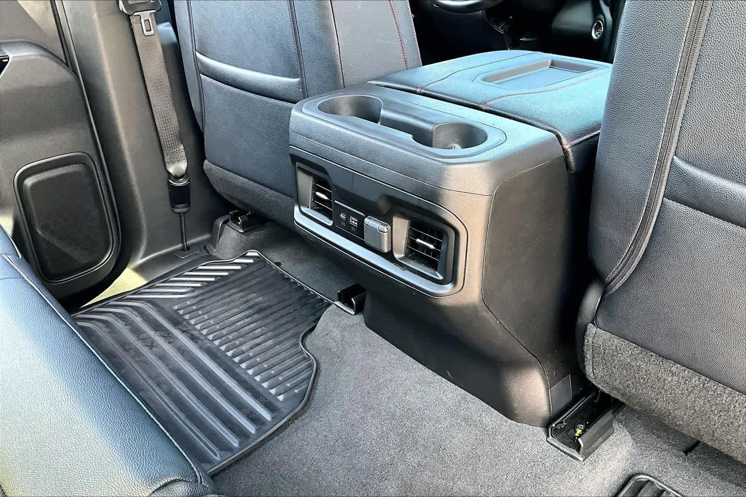 Used 2022 Summit White Chevrolet RST image 8