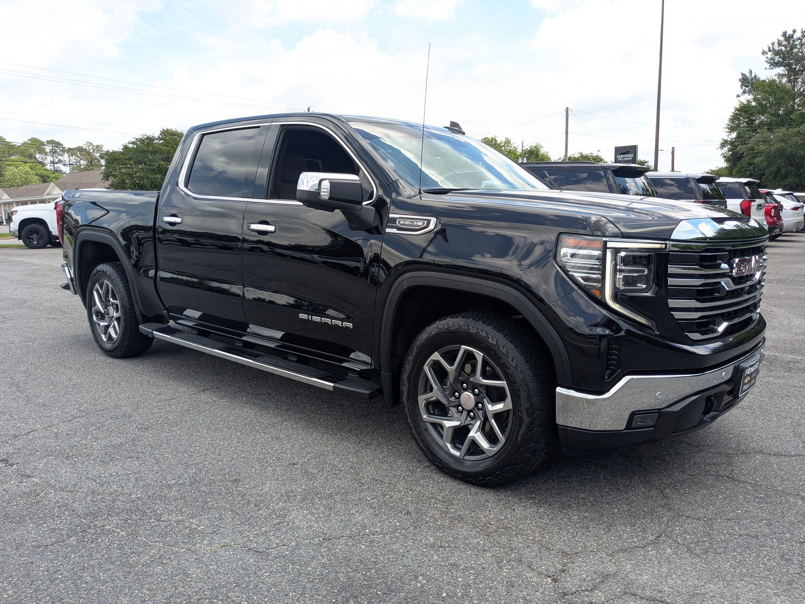 2024 GMC Sierra 4WD Crew Cab Short Box SLT's photo