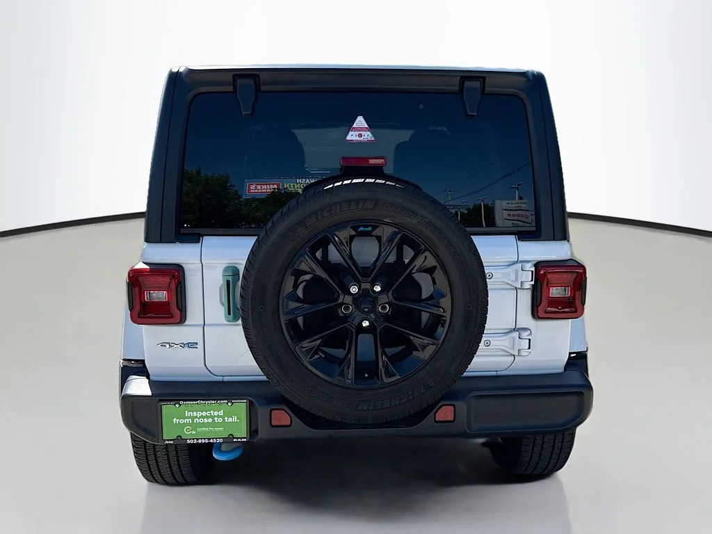 Used 2022 Bright White Clearcoat Jeep Unlimited Sahara image 6