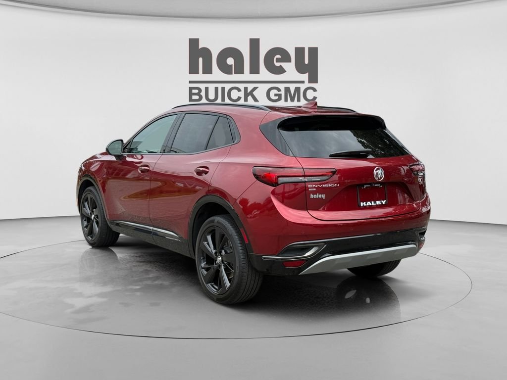 Used 2023 Red Buick Preferred image 3