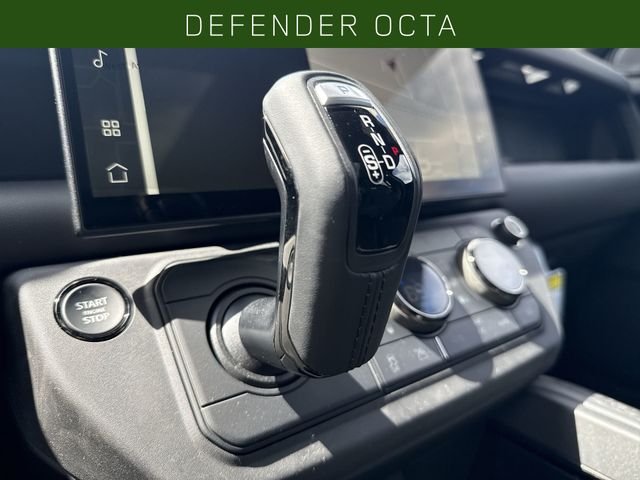 New 2026 Narvik Black Land Rover OCTA image 19