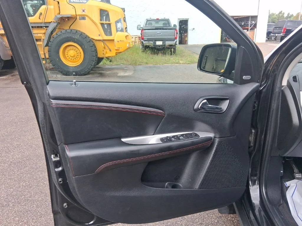 Used 2013 Brilliant Black Crystal Pearlcoat Dodge R/T image 14
