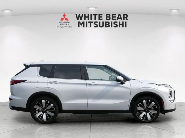 Certified Used 2025 White Diamond Mitsubishi SE image 6