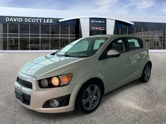 Used 2015 WHITE DIAMOND TRICOAT Chevrolet LTZ image 3