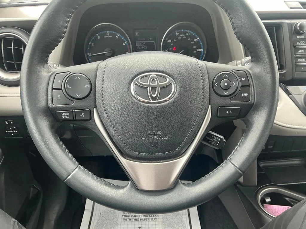 Used 2017 White Toyota XLE image 34