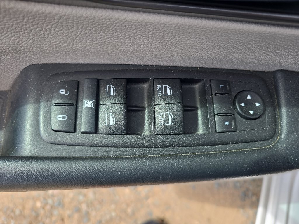 Used 2024 Silver Chrysler Touring L image 12