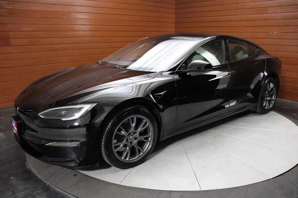 Used 2022 Solid Black Tesla Base image 5