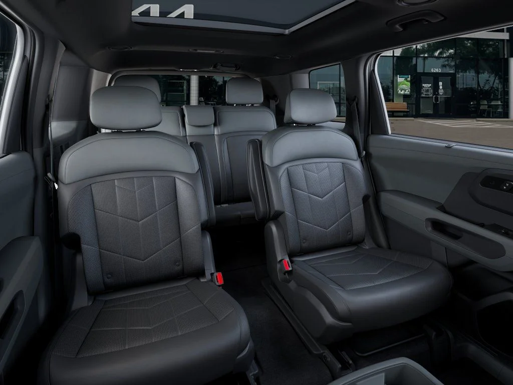 New 2027 Glacial White Pearl Kia X-LINE SX image 17