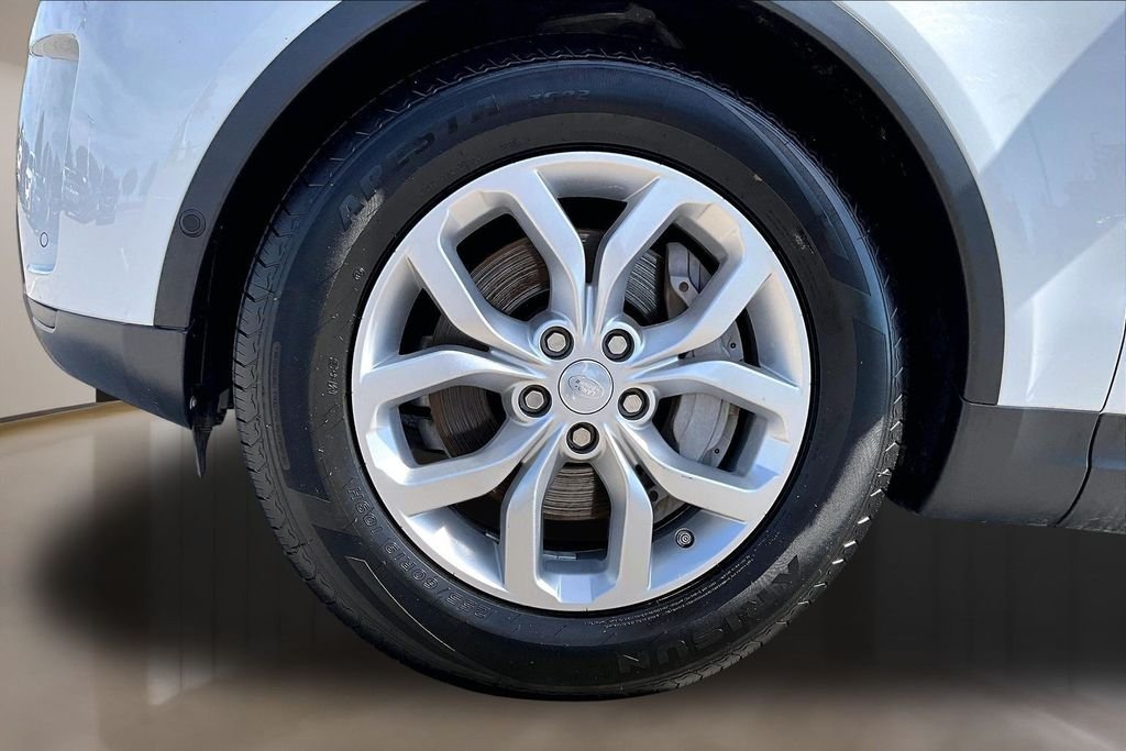 Used 2018 White Land Rover SE image 8