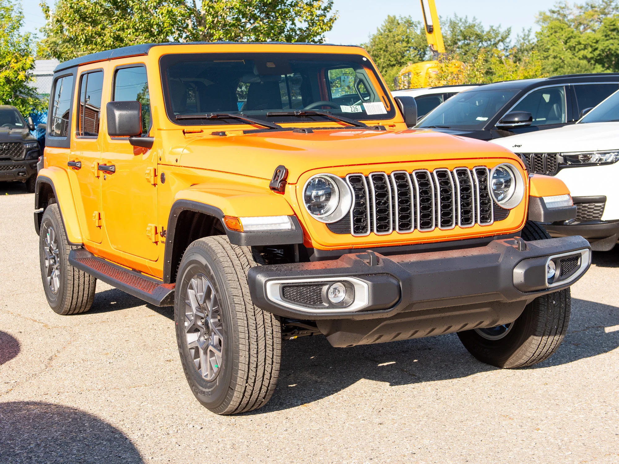 Used 2025 joose Jeep Sahara* 4 Door 4x4, Heated Seats/Wheel, Remote Start image 6