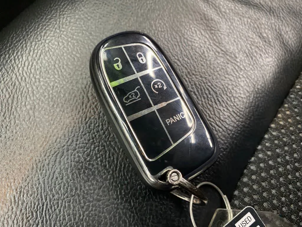 Used 2021 White Clearcoat Jeep Trailhawk image 30