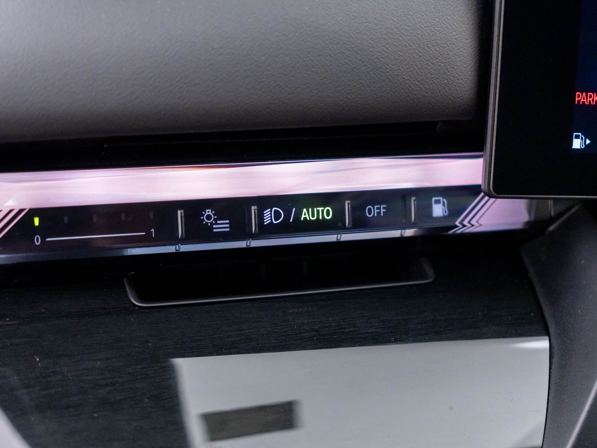 New 2027 Carbon Black Metallic BMW 550e xDrive image 20