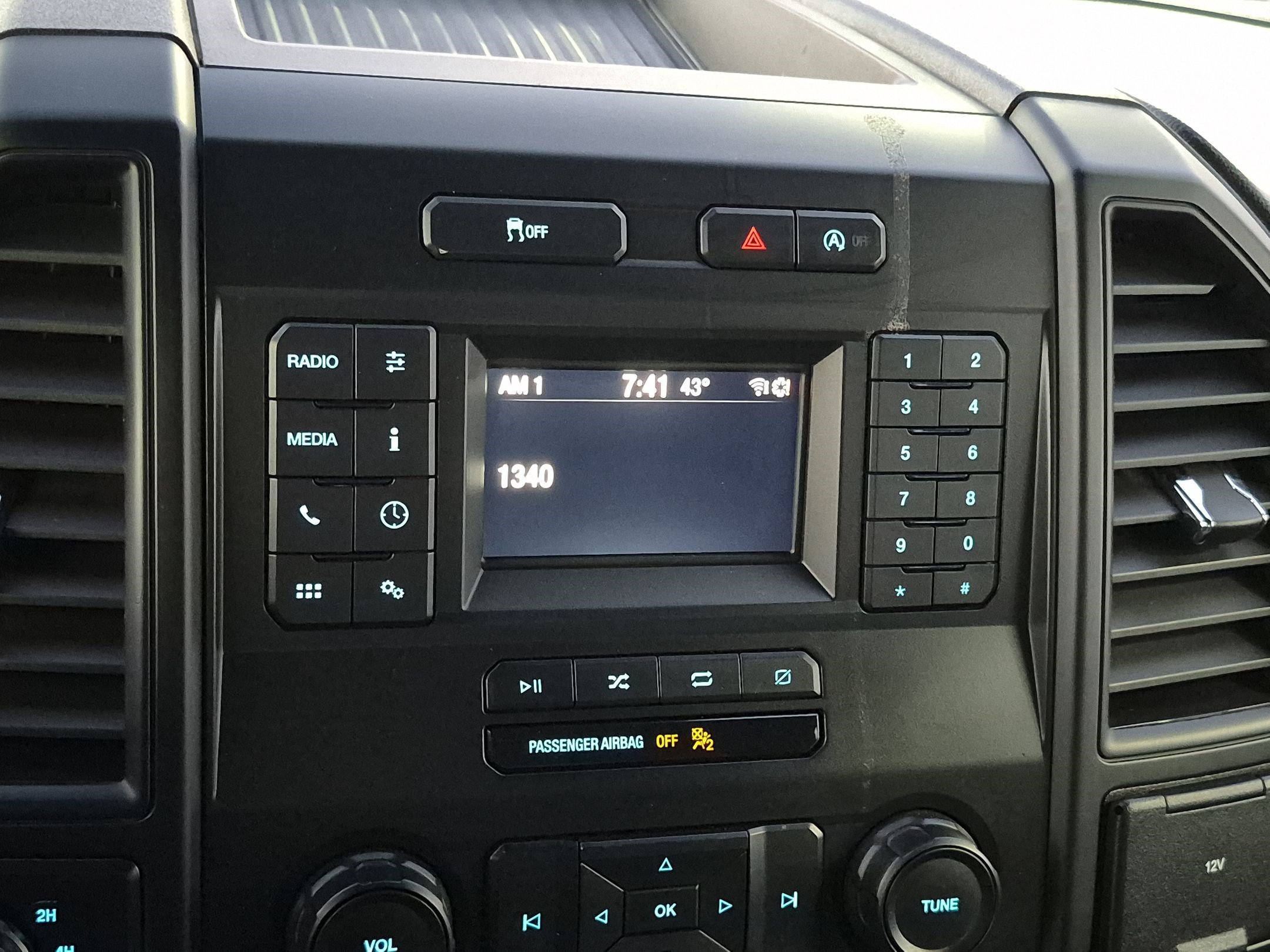 Used 2019 Oxford White Ford XL image 21