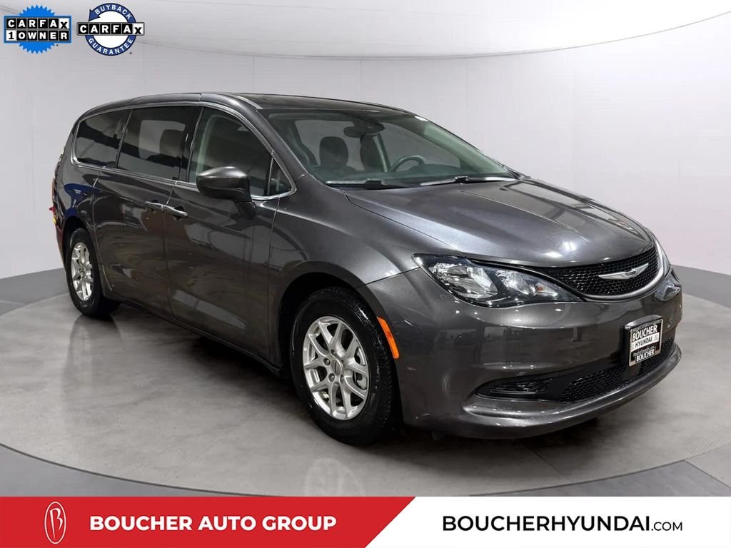 2023 Chrysler Voyager LX's photo