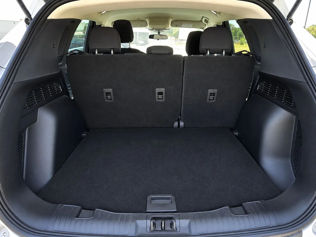 Used 2025 Space Silver Ford Active image 37