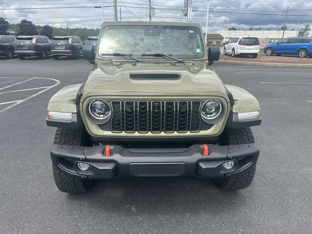 Used 2025 Green Jeep Mojave image 3