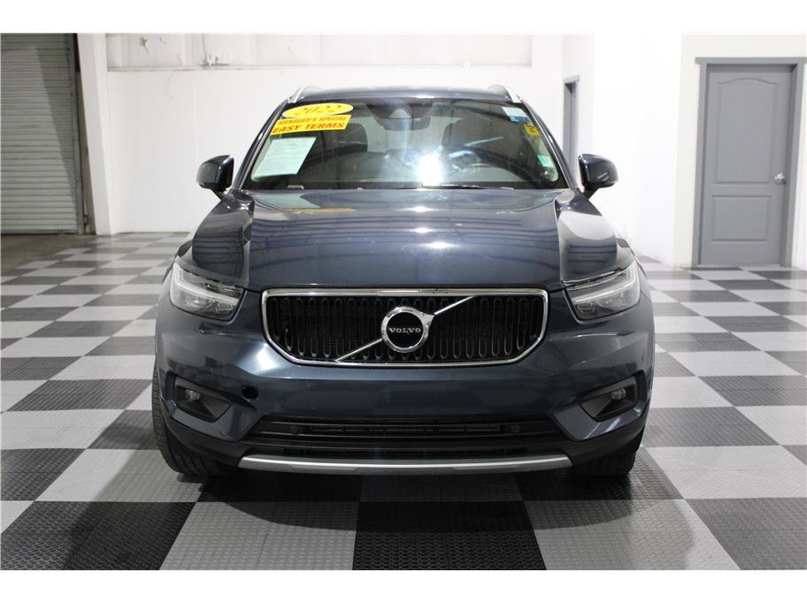 2022 Volvo XC40 T5 Momentum photo 3