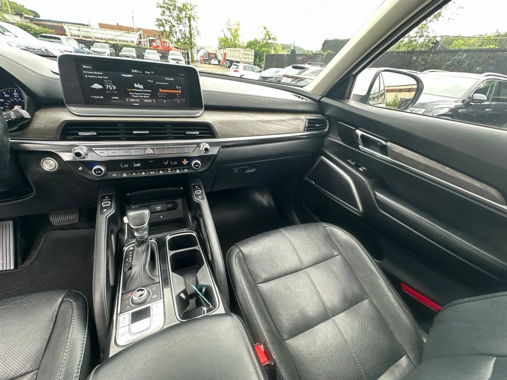 Used 2020 White Kia EX image 27