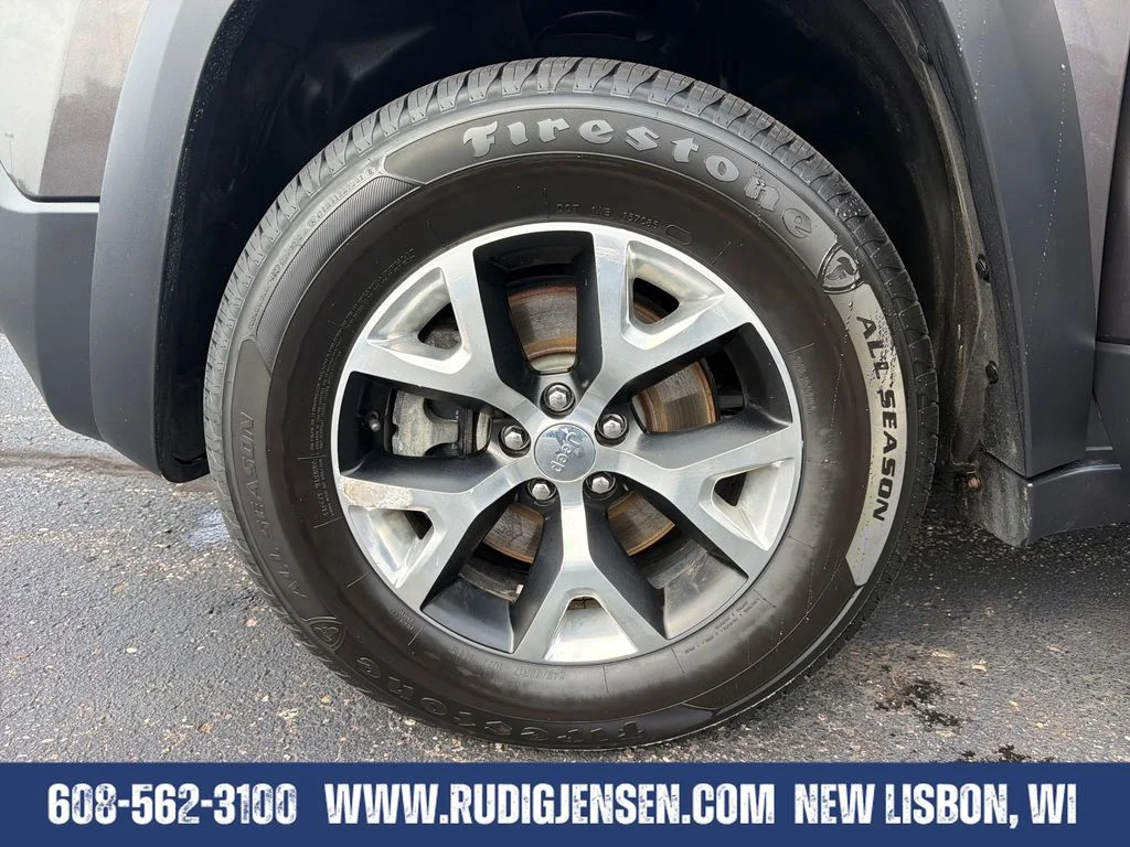 Used 2016 Gray Jeep Trailhawk image 27