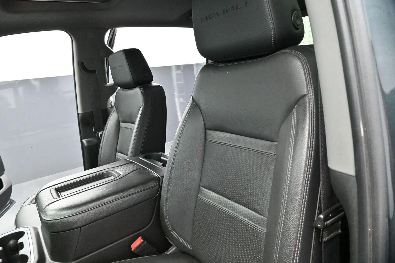 Used 2022 Hunter Metallic GMC Denali image 16