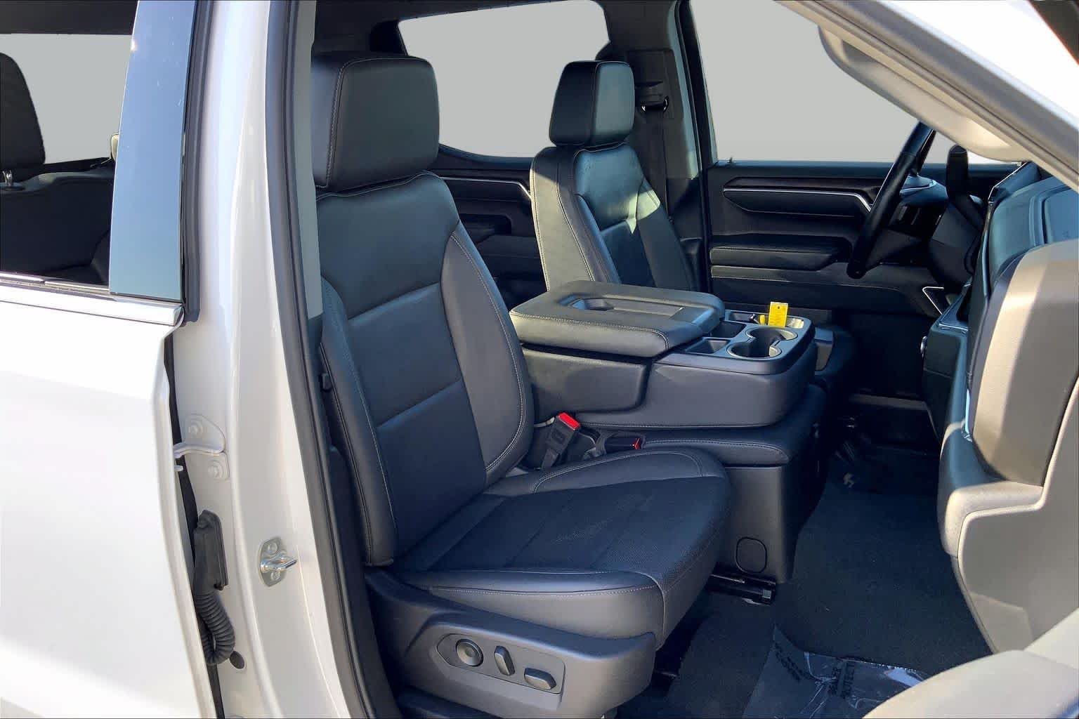 Used 2025 Summit White GMC SLT image 9